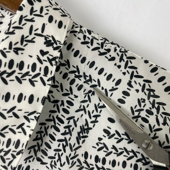 Cabi #3255 | Black & White Print Split Back Long Sleeve Button Down Blouse - Picture 8 of 12